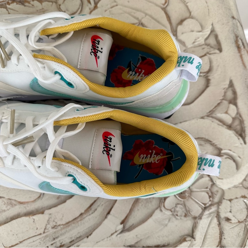 Nike Womens Air Max Dawn - Picture 6 of 7
